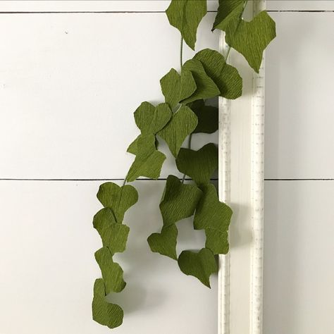 Paper Greenery, Diy Leaf Garland, Black Thumb, Make Flowers, English Ivy, Eucalyptus Garland, Paper Leaves, Leaf Template, Greenery Garland