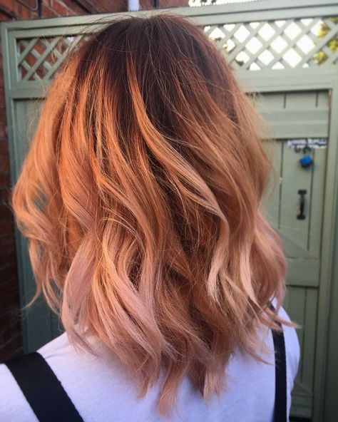 Peach hair with a dark root stretch Peach Blonde Dark Roots, Peach Hair With Dark Roots, Dark Roots Ginger Hair Balayage, Peach Hair Dark Roots, Ginger Hair With Dark Roots, Dark Peach Hair, Ginger Peach Hair, Bi Haircut, Ginger Balayage