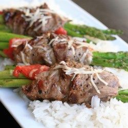 Grilled Asparagus Steak Bundles Steak Bundles, Steak And Asparagus, Steak Rolls, Grilled Skirt Steak, Wrapped Asparagus, Grilled Steak Recipes, Grilled Asparagus, Skirt Steak, Barbecue Recipes