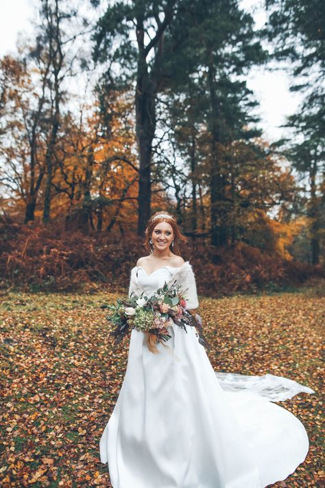 Wedding Colors For Redhead Bride, Redhead Wedding Dress, Redhead Brides, Ginger Bride, Red Head Bride, Redhead Wedding, Ginger Wedding, Redhead Bride, Redhead Day