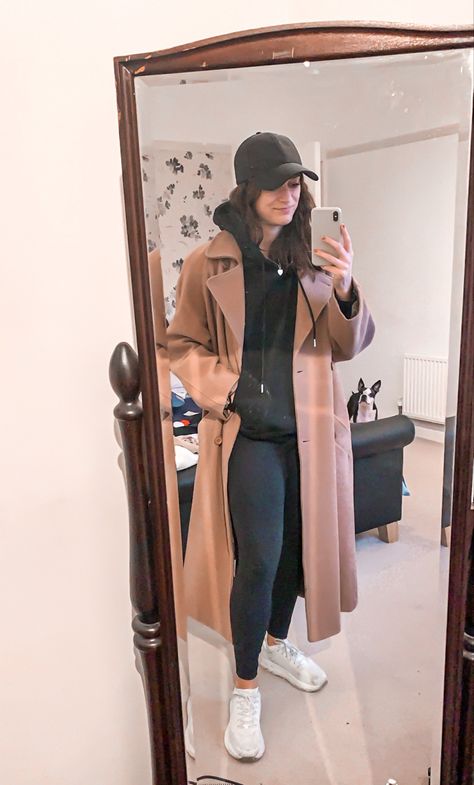 Peacoat Hoodie Womens Outfit, Long Coat With Hoodie Outfit, Coat With Hoodie Outfit, Womens Casual Style, Black Cap Outfit, Brown Cardigan Outfit, Cap Outfits For Women, 2020 Clothes, Hoody Outfits