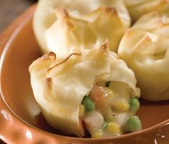 Myfridgefood - Chicken Pot Pie Wraps Light Chicken Pot Pie Recipe, Yummy Chicken, Enjoy Your Meal, Diner Recept, Pot Pies Recipes, Chicken Pot Pie Recipes, Num Num, Egg Roll, Party Foods