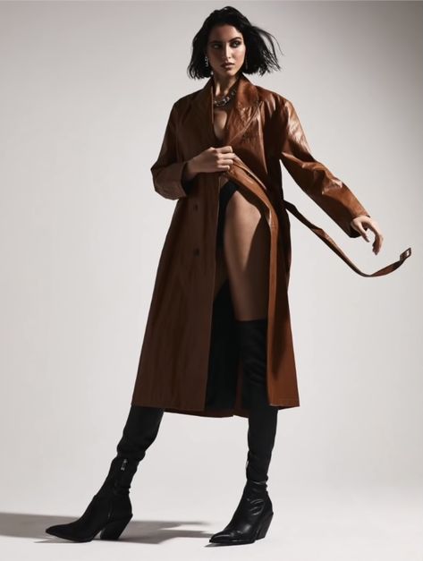 Long Coat Photoshoot, Trench Coat Editorial, Trench Coat Photoshoot, Coat Photoshoot, Fall Trench Coat, Photography Behind The Scenes, Fall Trench, Trench Coat Fall, Editorial Photoshoot