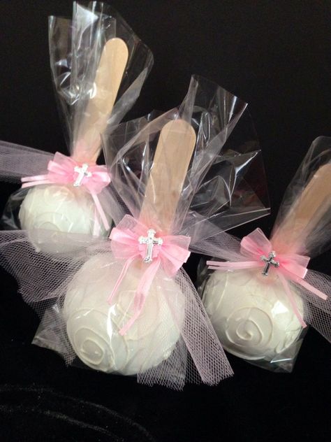 First communion themed candy apple Communion Desserts, Gourmet Candy Apples, Candied Apples, Gourmet Candy, Baking 101, 1st Communion, First Communion Dresses, Disney Party, Communion Dresses