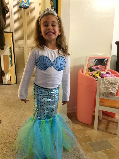 Diy Kids Mermaid Costume, Mermaid Costume Kids Diy, Diy Toddler Mermaid Costume, Diy Mermaid Costume Kids, Home Made Mermaid Costume, Diy Mermaid Costume For Women, Mermaid Costume Toddler, Mermaid Costume Kid, Kid Mermaid Costume