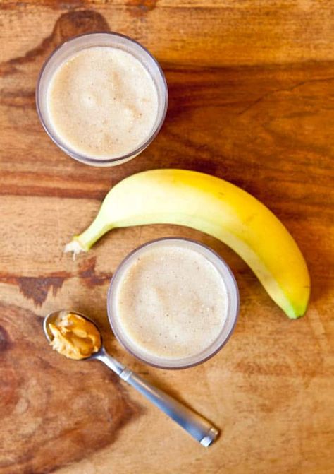 cookiebuttersmoothie Cookie Butter Smoothie, White Chocolate Smoothie, White Chocolate Banana, Speculoos Cookie Butter, Chocolate Banana Smoothie, Averie Cooks, Best Smoothie, Banana Cookies, Shakes Drinks