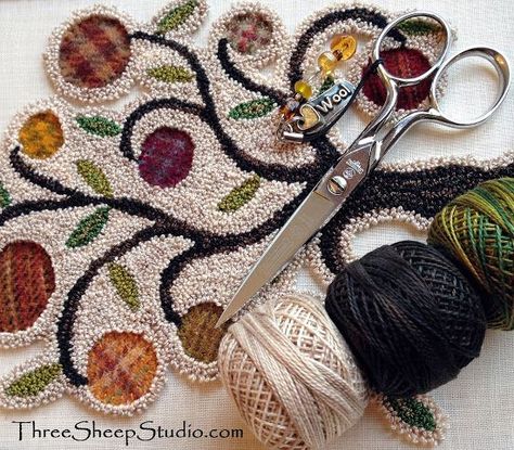 'Olde Orchard' Punch Needle Design in Punch Needle & Primitive Stitcher Magazine - Fall 2015 Jacobean Flowers, Punch Needle Design, Punchneedle Embroidery, Punch Embroidery, Rug Hooking Designs, Perle Cotton, Rug Hooking Patterns, Needle Embroidery, Punch Needle Patterns