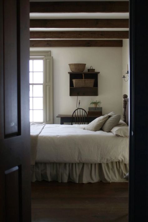 Colonial Bedrooms, Primitive Bedroom, Modern Country Style, Primitive Homes, Casa Country, American Farmhouse, Primitive Colonial, Casa Vintage, Colonial Decor