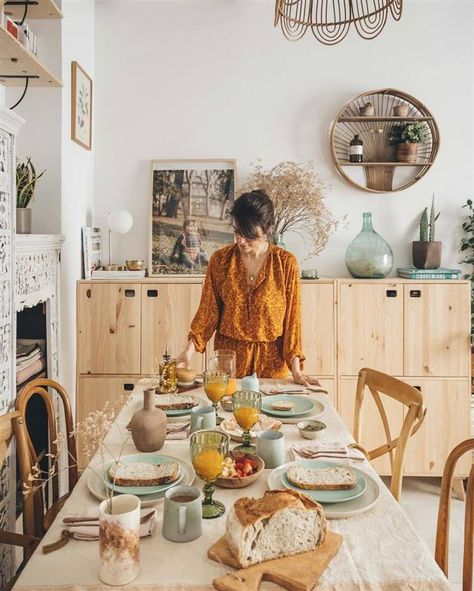 La casita boho chic llena de encanto de la influencer @lacasitademara en Cádiz Boho Chic Dining Room, Decorate Cubicle, Decorate Cubicle At Work, Baddie Bedroom, Blob Mirrors, Baddie Bedroom Ideas, Bedroom Decorate, Bendy Candles, Room Ideas Aesthetic