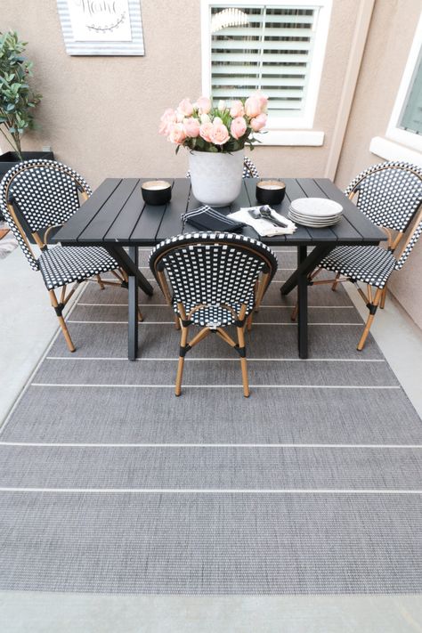 Outdoor Dining Make Over With Overstock - House Becomes Home Interiors Black Patio Dining Table, Tiny Patio, Black And White Chair, Deck Decor, Patio Projects, Trendy Apartment, Outdoor Dining Spaces, Apartment Patio, Backyard Pergola