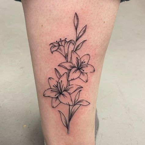 Lily Leg Tattoo, Flower Tattoo Ideas Female, Flower Tattoo Aesthetic, Aesthetic Leg Tattoos, Lilly Flower Tattoo, Fingerprint Tattoos, Flor Tattoo, Tattoo Leggings, Lily Flower Tattoos