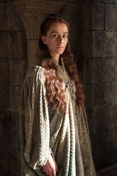 Game of Thrones - Season 1 Episode 5 Still Lysa Tully, Lysa Arryn, Dessin Game Of Thrones, Joffrey Baratheon, Ramsay Bolton, Game Of Thrones Costumes, Game Of Thrones Tv, Game Of Thrones Quotes, White Walker