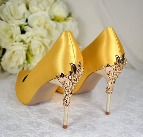 Yellow Wedding Heels, Beauty And The Beast Heels, Quince Heels, Wedding Shoes Glitter, Yellow Wedding Shoes, Winter Wedding Shoes, Yellow Wedding Theme, Custom Wedding Shoes, Satin Wedding Shoes