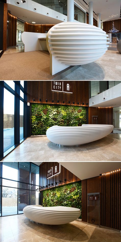 Massive reception desk in HI-MACS®, designed by Siebert + Talaš s.r.o Bratislava. ©Dano Veselský. Parametric Reception Desk, Corian Reception Desk, Info Desk Design, Circle Reception Desk, Round Reception Desk, Reception Desk Diy, Modern Reception Counter, Round Reception Desks, Circle Desk