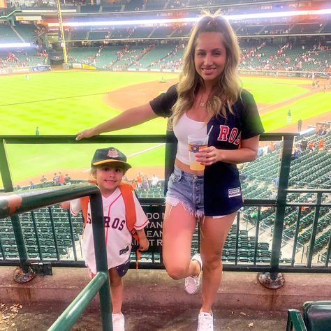 Summer Baseball Outfit, Astros Jersey Outfit Women, Mlb Wife Outfits, Astros Baseball Game Outfit, Womens Baseball Game Outfit, Astros Jersey Outfit, Baseball Wife Outfit, Mlb Game Outfit Woman, Astros Game Outfit