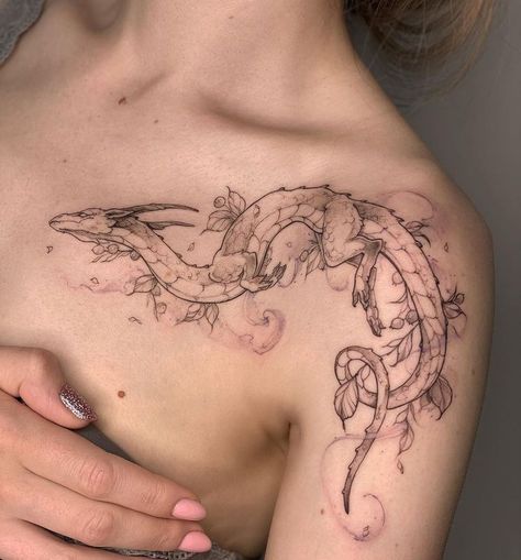 Clavicle Tattoo, Dragon Tattoo For Women, Muster Tattoos, Dragon Tattoo Designs, Collar Bone Tattoo, Classy Tattoos, Aesthetic Tattoo, Elegant Tattoos, Dope Tattoos