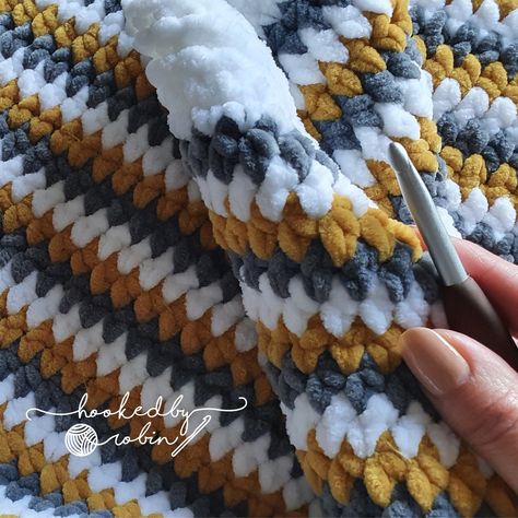 Crochet Chenille Blanket, Hooked By Robin, Free Crochet Blanket Patterns, Easiest Crochet, Crochet Blanket Border, Chunky Crochet Blanket Pattern, Chenille Blanket, Chunky Crochet Blanket, Crochet Blanket Pattern Easy