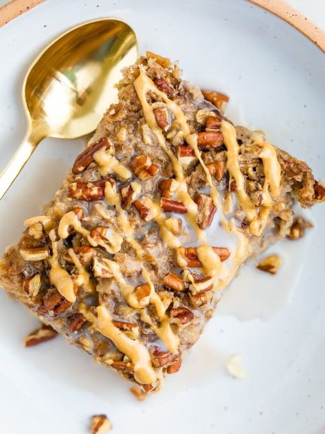 Easy Maple Pecan Baked Oatmeal - Eating Bird Food Breakie Ideas, Pecan Baked Oatmeal, Mealprep Breakfast, Baked Apple Oatmeal, Oatmeal Flavors, Weekend Meal Prep, Easy Breakfast Options, Banana Baked Oatmeal, Eating Bird Food