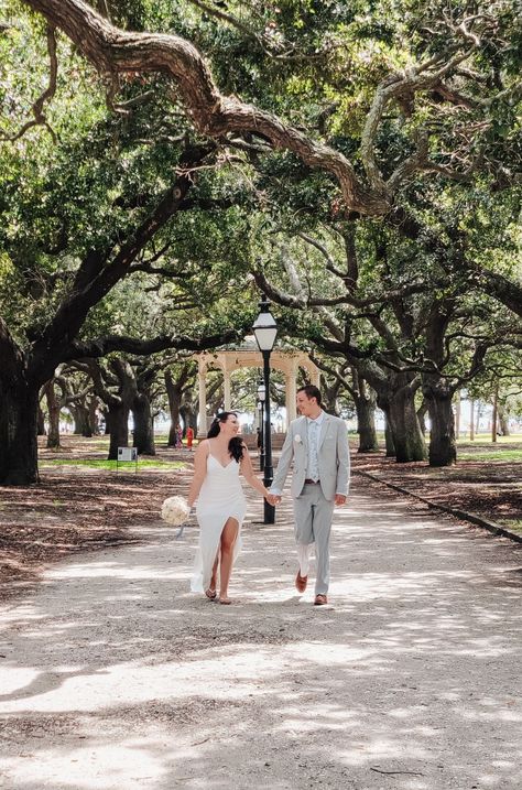 White Point Gardens Charleston, Charleston Battery, South Carolina Elopement, Charleston Elopement, Elopement Pictures, Battery Park, Private Wedding, Elopement Photos, Elopement Locations