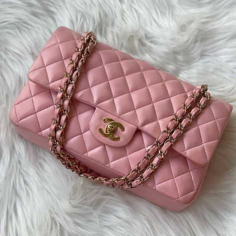 Pink Chanel Bag, Liquid Glitter Eyeshadow, Luxury Bags Collection, Youth Clothing, Luxury Wear, Girly Bags, Pink Chanel, Back Bag, Fancy Bags