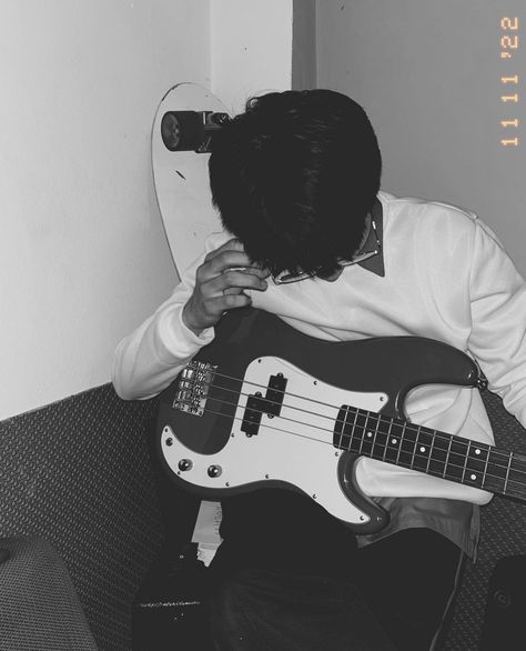 Guitar Aesthetic Pic Ideas, Boys Pfp Instagram, Rpw Boy Pfp Filipino, Guitar Boy Aesthetic, Insta Pfp For Boys, Filipino Boy Picture, Handsome Filipino Guys, Aesthetic Dp For Boys, Rpw Port Boy Aesthetic