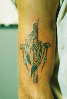 Cross With Feathers by DeviousE Feather Arrow Tattoo, Feathers Tattoo, Feather Ideas, Indian Skull Tattoos, Indian Tattoos, Indian Feather Tattoos, Arrow Tattoo Design, American Indian Tattoos, Christ Tattoo