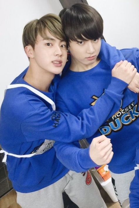 Jungkook And Jin, Seokjin Bts, Bts Group, Worldwide Handsome, Bts Korea, Bts Members, Fan Fiction, Jungkook Cute, Bts Jin