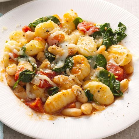 Gnocchi with White Beans White Bean Recipes, Enchilada Pasta, Italian Chicken Sausage, Pasta Al Pesto, Gnocchi Recipe, Pasta Carbonara, Clam Recipes, Pasta Dinners, Mexican Cooking