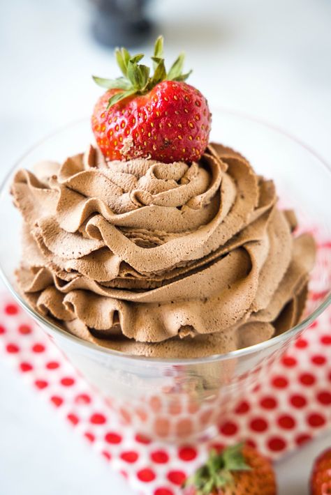 Homemade Chocolate Whipped Cream is thick, creamy, rich, chocolate-y and the perfect topping for all of your desserts! Reindeer Chow, Chocolate Pavlova, Chocolate Fan, Making Whipped Cream, Chocolate Whipped Cream, Mushroom Stroganoff, Peppermint Hot Chocolate, Chocolate Pies, Dessert Shop