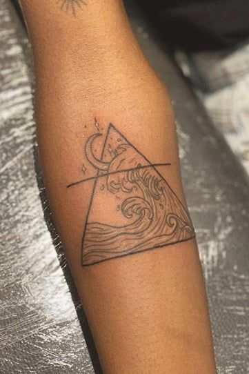 Tattoo Ideas Astrology Aquarius, Aquarius Themed Tattoos, Saturn Aquarius Tattoo, Aquarius Rising Tattoo, Independent Tattoo Symbol, Brie Tattoo, Aquarius Aesthetic Tattoo, 21 Tattoo Ideas, Aquarius Tattoo Ideas Unique