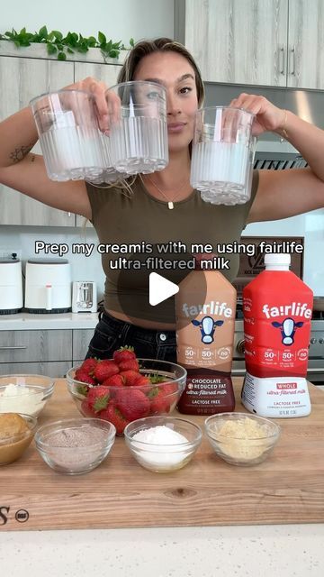 Victoria Tschopp on Instagram: "Prep my creamis with me using @fairlife ultra-filtered whole & chocolate milk!   Recipe for chocolate peanut butter creamis- 2.5 cups fairlife ultra-filtered chocolate milk, 2 tbsp sugar-free chocolate pudding mix, 1 tbsp peanut butter    Recipe for strawberry vanilla creamis- 2.5 cups fairlife ultra-filtered whole milk, 2 tbsp sugar-free vanilla pudding mix, 1 cup chopped strawberries.    Blend them all up and freeze for 24 hours. #fairlifepartner" Fairlife Pudding Recipe, Sugar Free Vanilla Pudding, Vanilla Pudding Mix, Peanut Butter Recipes, Sugar Free Chocolate, Vanilla Pudding, Butter Recipe, Chocolate Pudding, Whole Milk