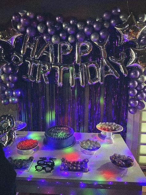 Purple Birthday Party Decorations, 14th Birthday Party Ideas, Euphoria Party, 15th Birthday Party Ideas, 18th Birthday Party Themes, Purple Birthday Party, Sweet Sixteen Birthday Party Ideas, Glow Birthday Party, Disco Birthday Party