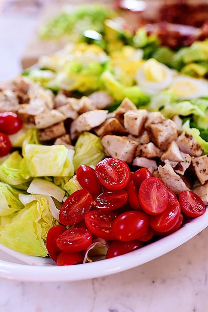 Cobb Salad and blue cheese dressing Pioneer Woman Chicken, Chicken Cobb Salad, The Pioneer Woman Cooks, Barbecue Sides, Pioneer Women Cooks, Salad Salad, Buttermilk Chicken, Dinner Plans, Bbq Sides