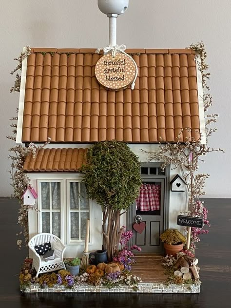 Room Box Miniatures, Fairy House Crafts, Fairy House Diy, Pottery Houses, Cardboard House, Diy Crafts To Do, Ceramic Houses, Handmade Lighting, Miniature Houses