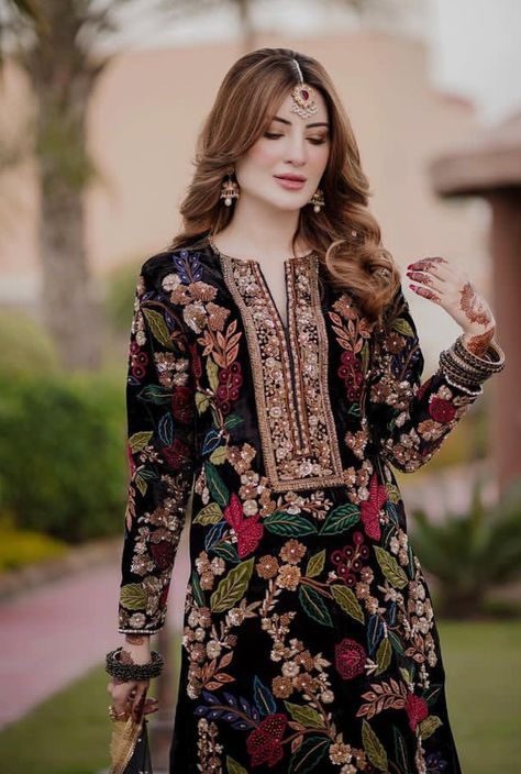 Pakistani Dress Design Ideas, Pakistani Women Dresses, Velvet Dress Designs, Latest Dress Design, Pakistani Fancy Dresses, Pakistani Dresses Casual, Pakistani Fashion Party Wear, Beautiful Pakistani Dresses, Bridal Dress Fashion