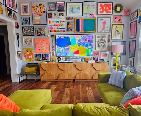 My Life in Color: Creativity in the DNA - The House That Lars Built Artsy Homes, Maximalist Office, Moody Maximalist, Plant Apartment, Maximalist Design, St Andrew, Colourful Living Room, Maximalist Decor, Apartment Inspiration