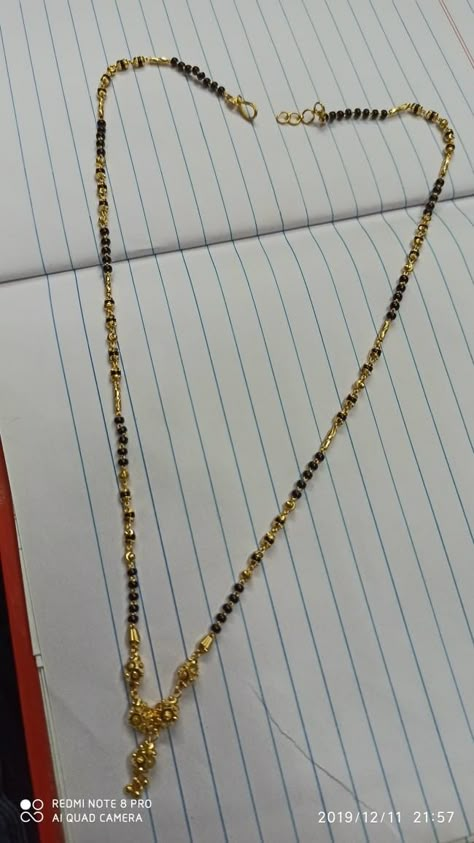 Small Nallapoosalu Designs Gold, Short Black Beads Designs, Short Black Beads, Simple Necklace Designs, Gold Bracelet Simple, Gold Bridal Necklace, Black Beads Mangalsutra, Black Beads Mangalsutra Design, Modern Gold Jewelry