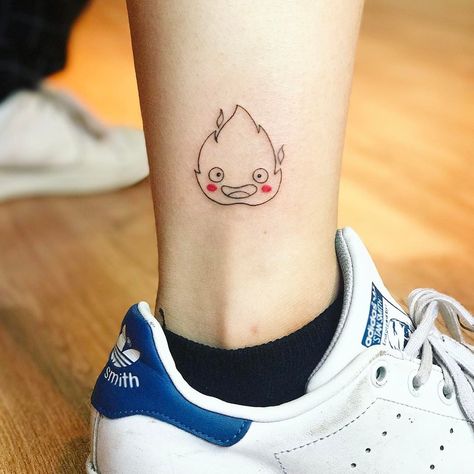 Cute Calcifer Tattoo by jayshintattoo Calcifer Tattoo, Tatuaje Studio Ghibli, Studio Ghibli Tattoo, Ghibli Tattoo, Kawaii Tattoo, Line Tattoo, Little Tattoos, Anime Meme, Small Tattoo