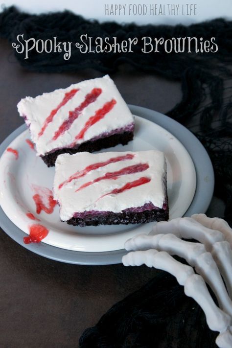 Spooky Slasher Brownies. A Spooky Halloween treat with no dyes or artificial coloring!  // Happy Food Healthy Life Scary Snacks, Scary Halloween Food, Halloween Brownies, Postres Halloween, Recetas Halloween, Halloween Party Appetizers, Halloween Food Appetizers, Spooky Halloween Treats, Halloween Food Desserts