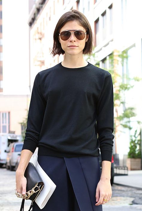 STREET STYLE: EMILY WEISS | BLACK + NAVY Emily Weiss Style, Emily Weiss, Spring 2015 Fashion, Ray Ban Aviator, Black Knit Sweater, Style Icon, Her Style, Black And Navy, Simple Style