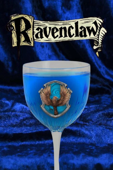 Bright blue Ravenclaw cocktail inspired by Harry Potter with the Ravenclaw logo and a blue curtain. Ravenclaw Snacks, Ravenclaw Cocktail, Movie Inspired Drinks, Harry Potter Cocktails, Ravenclaw Logo, Harry Potter Recipes, Medieval Witch, Harry Potter Butter Beer, Raven Claw