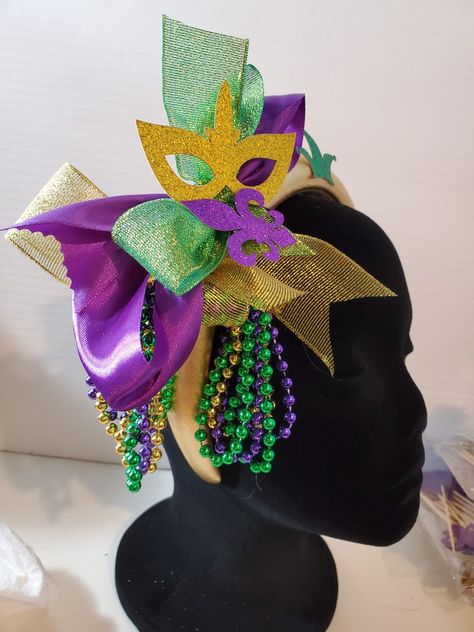 Gold padded headband with sheer ribbon, satin ribbon, glitter cutouts and beads Mardi Gras Wreath, Padded Headband, Beautiful Hats, Diy Projects To Try, Satin Ribbon, Mardi Gras, Fascinator, Are You Happy, Diy Projects