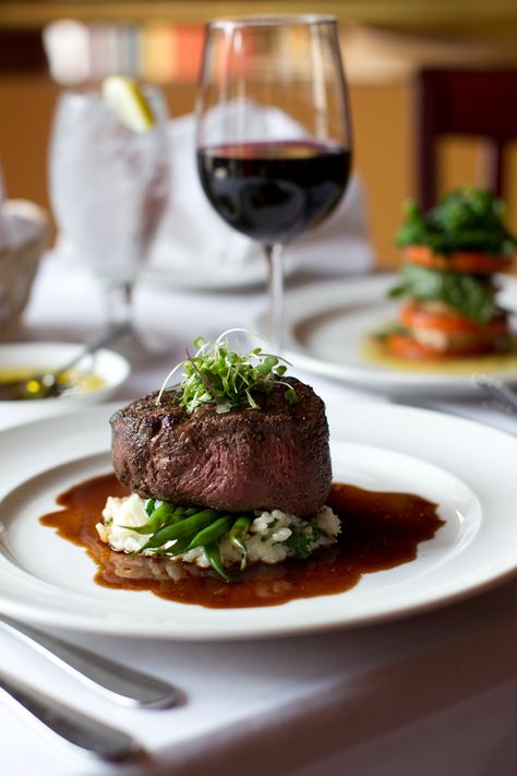 STEAK & WINE...NOTHING BETTER!! Food Presentation Plates, Gourmet Food Plating, Bistro Food, Fine Dining Recipes, Food Presentation, Food Plating, Wedding Food, Aesthetic Food, Food Photo