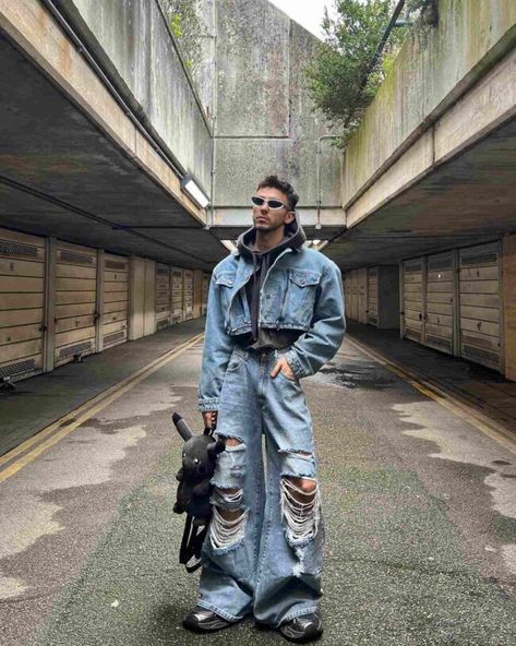 Denim Jacket Fits Men, Cyberpunk Inspired Outfit, Winter Concert Outfit Ideas, Denim On Denim Outfit Men, Winter Concert Outfit, Edgy Outfits Men, Cropped Denim Jacket Outfit, Jean Jacket Outfits Men, Concert Outfit Winter