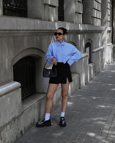 What To Wear With Loafers, University Uniform, Loafers For Women Outfit, Loafers Outfits, Black Skirt Outfit, Aesthetic Overalls Outfit, Outfits Sommer, Best Casual Outfits, Classy Outfits For Women