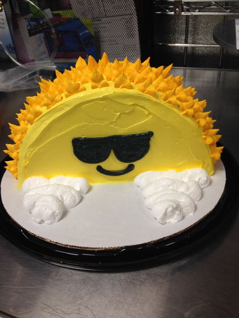 Sun DQ ice cream cake Sun Shaped Cake, Single Layer Cake Decorating, Fun Summer Cake Ideas, Single Layer Cake Designs, Half Round Cake, Half Cake Design, Summer Cake Designs, Summer Cake Ideas, Dq Ice Cream Cake