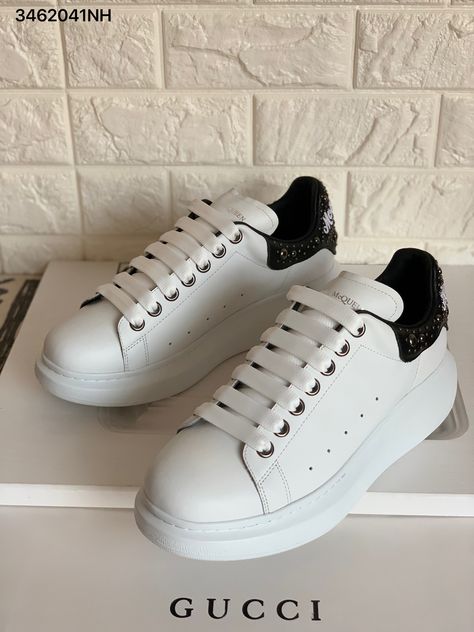 Photo Insta, Casual Sneakers Women, Sneakers Women, Sneakers Black, Casual Sneakers, Alexander Mcqueen, Womens Sneakers, Adidas Sneakers, Fashion Shoes