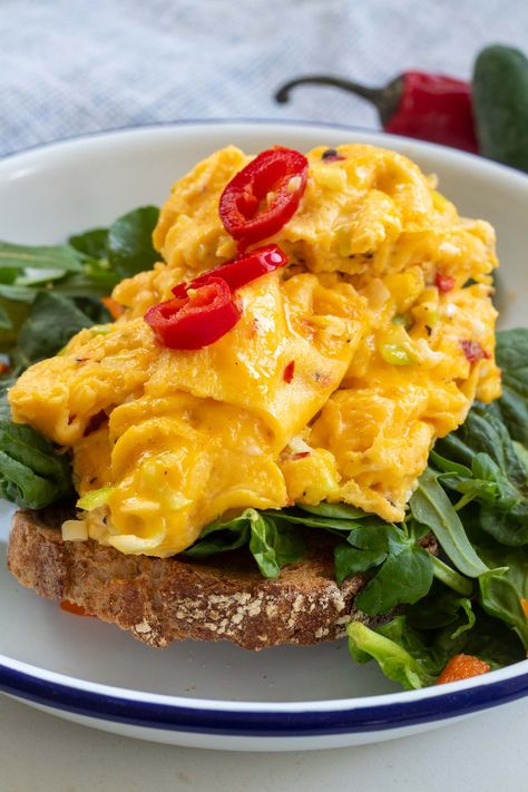 Spicy Chilli Scrambled Eggs 10 Minute Breakfast, Spicy Chilli, Protein Pack, Scrambled Eggs, Breakfast Recipes, Gluten Free, Healthy Recipes