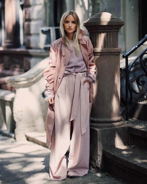 Pink Trousers Outfit, Outfits To Buy, Store Outfits, Work Outfits Women Office, Work Outfits Women Summer, Mode Instagram, Pink Trousers, Fashion Edgy, Professional Outfits Women