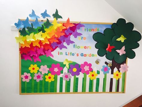 Spring Murals For School, Elementary Bulletin Boards, Spring Summer Home Decor, Bulletin Board Design, Spring Bulletin, School Board Decoration, Spring Bulletin Boards, Spring Classroom, Preschool Bulletin